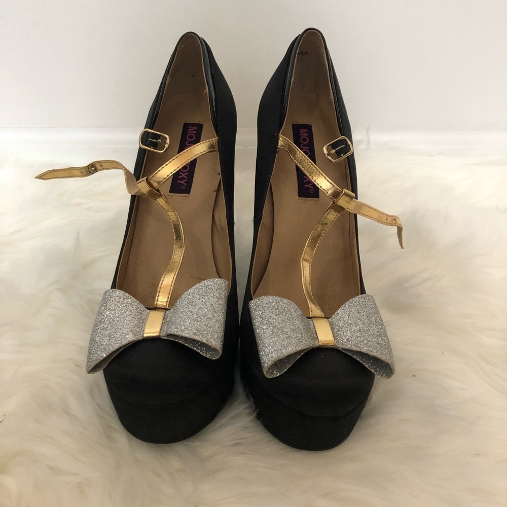 Mojo Moxy Heel with Silver Bow Accent